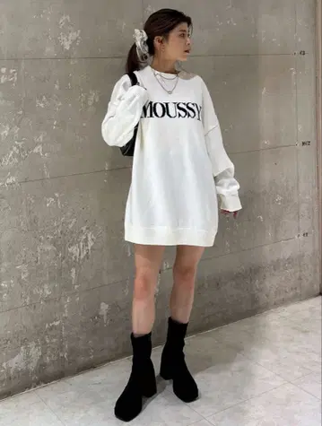 moussy 화이트 로고 니트