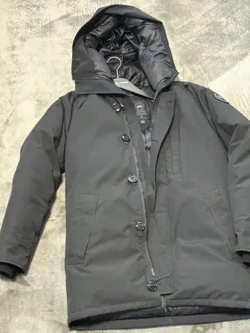 Canada Goose 블랙 다운 자켓 S/P