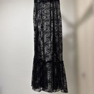 [ LVEU. ] 멀티 웨이 셔링 레이스 스커트 / 블랙