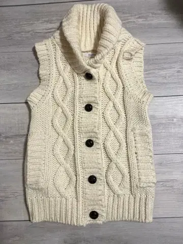 백 넘버 아이보리 니트 베스트