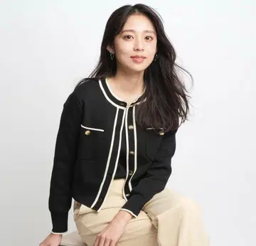 저스길리티 배색 니트 자켓 앙상블