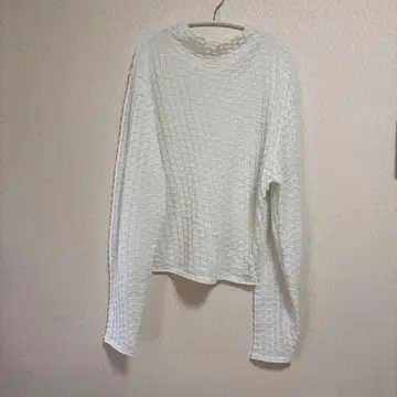 화이트 하이넥 긴팔 니트 격자무늬