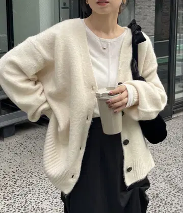 [카프리슈레마쥬] 모찌후와 V 가디건 아이보리 프리 사이즈