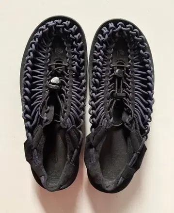 새상품급 KEEN Uneek 스니커즈