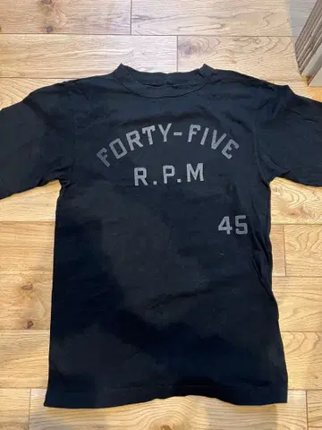 포티 파이브 R.P.M. 블랙T셔츠