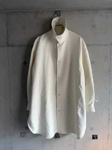 THE RERACS ROUND HEM SHIRT