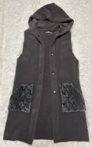 [ DAMA ] 샤기 니트 인조 모피 롱베스트 그레이 dinos