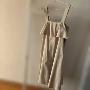 새상품급 로지몬스터 베이지 프릴 원피스 S 사이즈