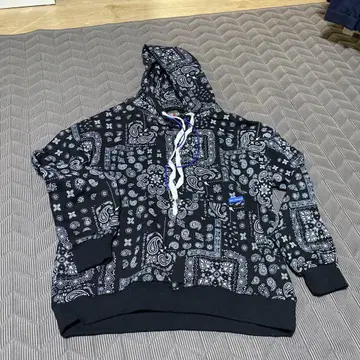 반다나 패턴 후드 부착 후드티 사이즈 48