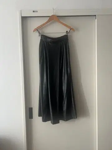 새상품급 블랙 롱 스커트 블랙 인조 가죽 Aga