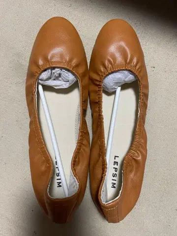LEPSIM 소프트 플랫 펌프스 브라운
