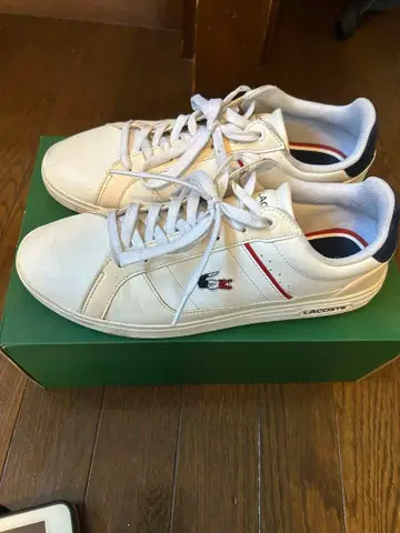 LACOSTE 화이트 스니커즈