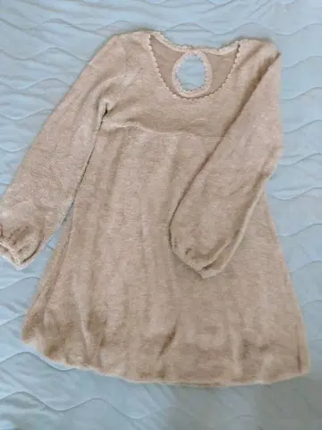 CECILMcBEE 베이지 백 오픈 니트 긴팔 상의