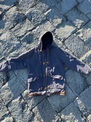 POP EIGHTY FOUR 후드 부착 마운틴 후드티