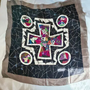 크리스찬 라크루아 십자가 디자인 스카프 실크