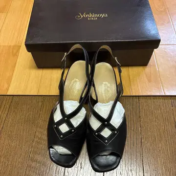 Yoshinoya 블랙 오픈토 샌들