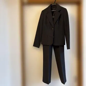 EPOCA 그레이 팬츠 수트