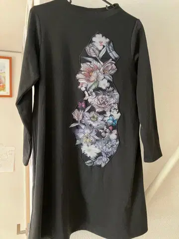 이즈스칼라 긴팔 튜닉 원피스 꽃무늬 속기모 블랙