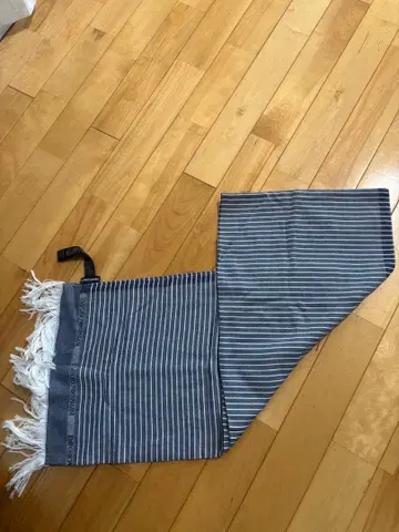 엠포리오 아르마니 스트라이프 스톨