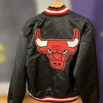 Bulls 바시티 자켓 블랙/빨간색 Theresa