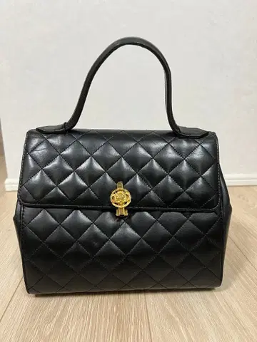 블랙 퀼팅 핸드백