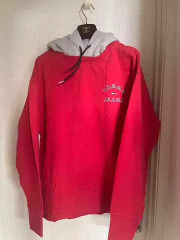 TOMMY JEANS 레드 후드티 그레이 후드 부착