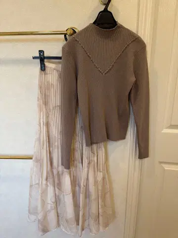 Lily Brown 니트탑과 플리츠 스커트 셋업 M 사이즈