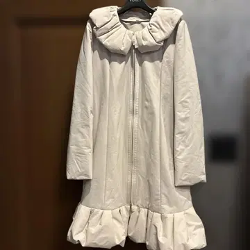 FOXEY 아이보리 프릴 롱 코트 40