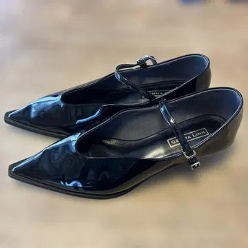 포인티드 스트랩 에나멜 펌프스 Daniella&GEMMA 38