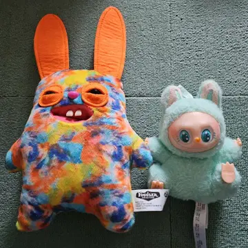 컬러풀한 토끼 봉제 인형 세트