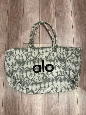 alo 타이다이 패턴 토트백 그레이/화이트