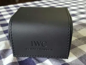 IWC 시계 케이스