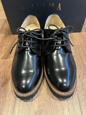 ILIMA 블랙 가죽 로퍼