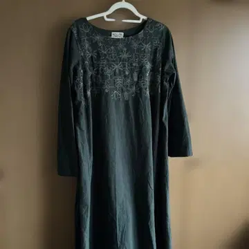 자수 장식 다크 그린 긴팔 원피스