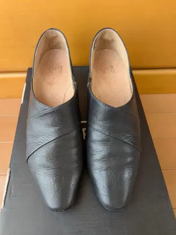 잉그 가죽 블랙 펌프스