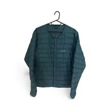 다크 그린 다운 자켓 버튼 포함