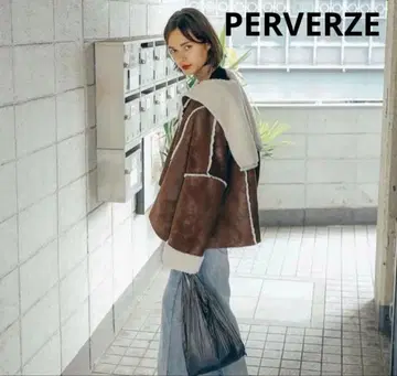 PERVERZE 2way 보아 코트
