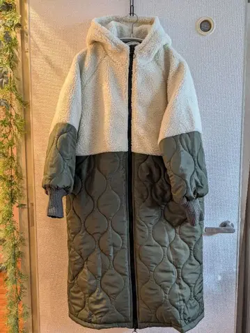 미사용 새상품 초귀여운 보아 절개 퀼팅 코트 L 사이즈 상당