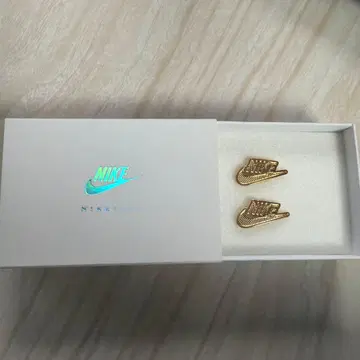 선착순 NIKE 한국 한정판 커스텀 슈배치 귀걸이