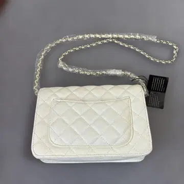 화이트 퀼팅 숄더백