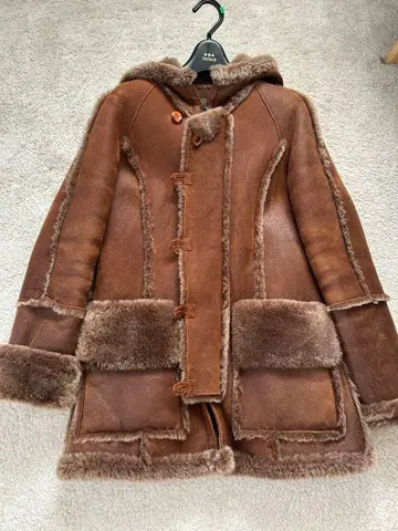 GRACE 그레이스 브라운 무스탕 코트 후드 부착