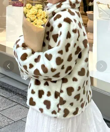 [ 알리바이 더블 클로 ] 제트 숏 보아 더플 코트 하트 무늬 소 패턴