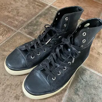 [ 익명 ] 블랙 하이컷 스니커즈