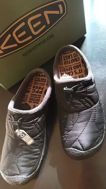 [ KEEN ] 하우저 쓰리 슬라이드 트리플 블랙 26cm