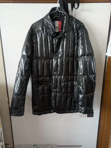 광택 블랙 다운 자켓 LL 사이즈