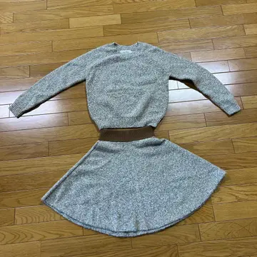 미사용 새상품 프티 메종 스웨터 스커트