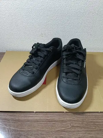 PUMA 블랙 스니커즈