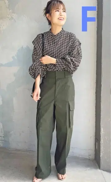 Spick &Span 모노그램 프린트 레이어 슬리브 블라우스 노카라