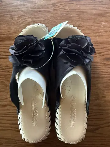 PANSY-L 플라워 장식 슬리퍼 샌들