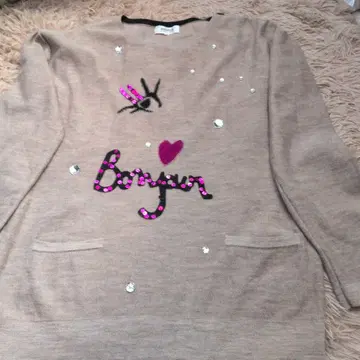 SONIA 자수 비쥬 장식 베이지 니트 스웨터